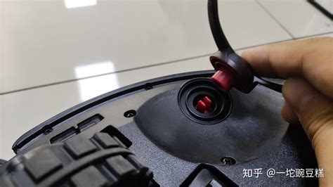 掃地機器人充電時亮紅燈發(fā)出聲音(掃地機器人充電時亮紅燈發(fā)出聲音怎么回事)縮略圖