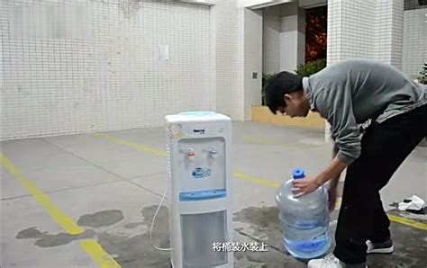 飲水機(jī)上面溢水怎么辦,桶裝飲水機(jī)上面溢水怎么辦縮略圖