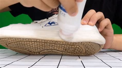 小白鞋發(fā)黃怎么洗白妙招(小白鞋發(fā)黃怎么洗白妙招小蘇打)縮略圖