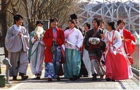 漢族服飾意義(漢族傳統服飾)縮略圖