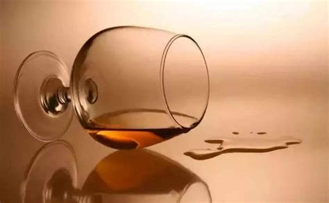 酒杯杯高來(lái)杯杯低抖音男版,歌曲酒杯杯高來(lái)酒杯杯低男版縮略圖