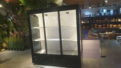 展示柜是風(fēng)冷的好還是直冷的好(冷藏展示柜是風(fēng)冷的好還是直冷的好)縮略圖