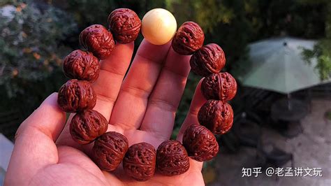桃核手串怎么盤(pán)紅,桃核手串怎么盤(pán)紅得快縮略圖