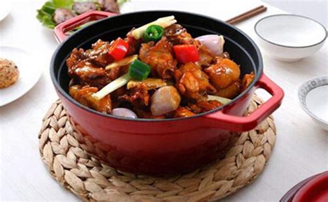 琺瑯鍋適合做什么菜(琺瑯鍋適合做什么菜?看完這個視頻你應該就知道了)縮略圖