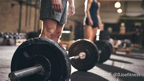 杠鈴和啞鈴區別,杠鈴和啞鈴區別圖片縮略圖