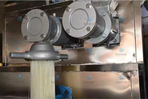 米線機械設(shè)備廠家直銷多少錢(米線機械設(shè)備廠家直銷多少錢一臺)縮略圖