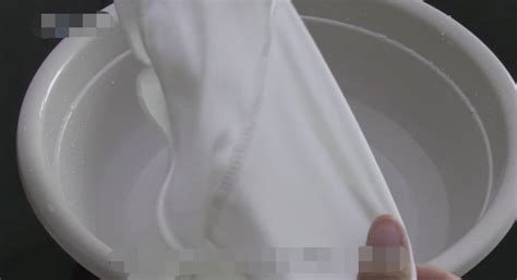 真絲衣服用什么洗滌劑洗最好(真絲衣服用什么洗滌劑洗最好怎樣熨燙)縮略圖