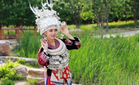苗族服飾多少錢一套(苗族服飾多少錢一套女裝)縮略圖
