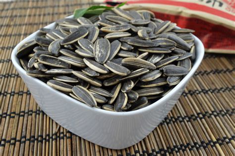 洽洽瓜子160g多少錢一包(洽洽香瓜子160克零售價(jià))縮略圖