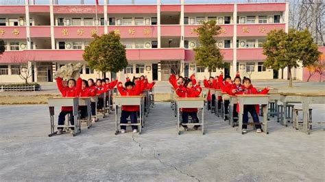 課桌舞《少年》(最近火爆的學生課桌舞)縮略圖