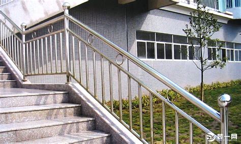 樓梯扶手用什么實(shí)惠又好看,u型樓梯怎樣裝便宜又好看縮略圖