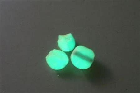 夜光石和熒光石的區別(熒光石和夜光石有區別嗎)縮略圖