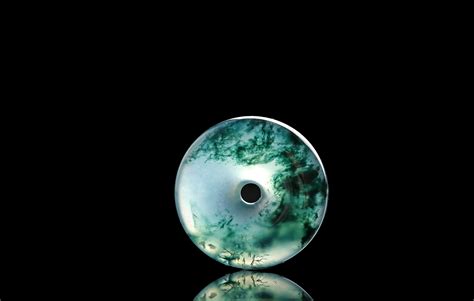 平安扣翡翠好還是玉好(平安扣翡翠好還是和田玉好)縮略圖