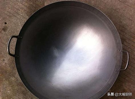 琺瑯鍋和鑄鐵鍋的區別(鑄鐵鍋和琺瑯鍋有什么區別)縮略圖