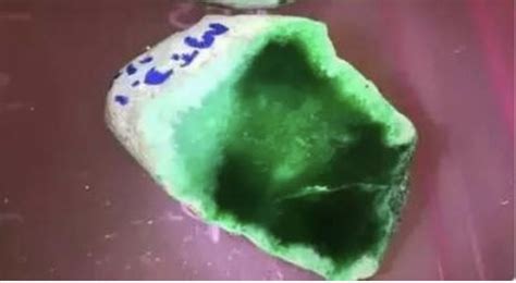 緬甸翡翠原石(緬甸翡翠原石礦區(qū))縮略圖