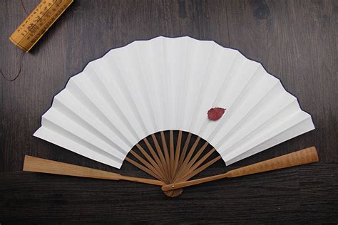 折扇哪個(gè)牌子好,折扇哪個(gè)牌子好些又實(shí)惠縮略圖