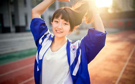 校服女學(xué)生(校服女學(xué)生初中)縮略圖