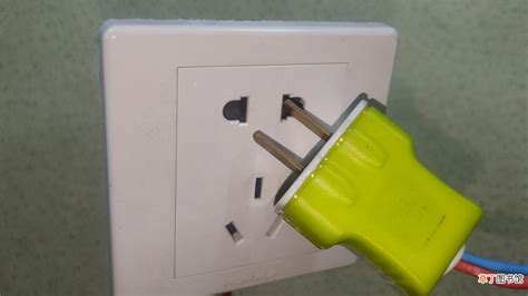 充電器插電冒火花什么情況,手機充電器插電冒火花什么情況縮略圖