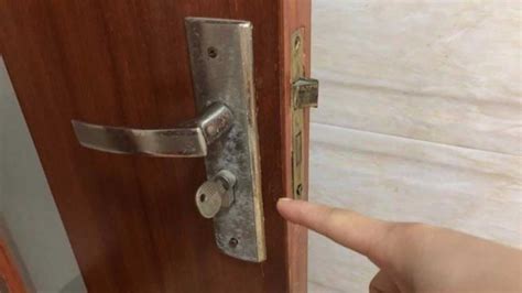 臥室門鎖打不開怎么辦簡(jiǎn)單快速的方法,臥室門鎖打不開怎么辦簡(jiǎn)單快速的方法視頻縮略圖