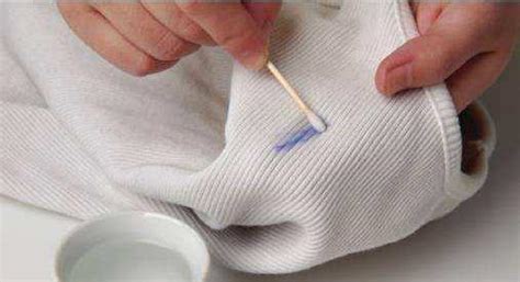 起泡膠弄到衣服上怎么弄干凈(起泡膠弄到衣服上怎么弄下來)縮略圖