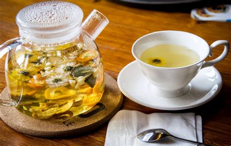 菊花茶用多少度水泡最好,菊花茶三種人不宜喝縮略圖