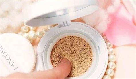 散粉跟粉餅的區別,散粉跟粉餅的區別是什么呢縮略圖