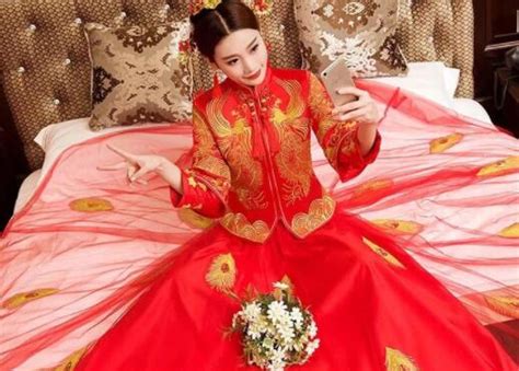 中式婚紗鳳冠霞帔要多少錢(中式婚紗鳳冠霞帔要多少錢賣一套)縮略圖