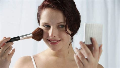 腮紅怎么涂,腮紅怎么涂才顯得臉小縮略圖