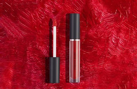 唇彩唇釉(唇彩唇釉口紅有什么區別)縮略圖