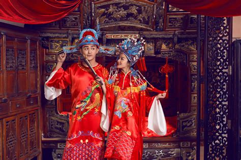 中式婚紗鳳冠霞帔婚紗攝影照(中式婚紗鳳冠霞帔廣東實體店)縮略圖