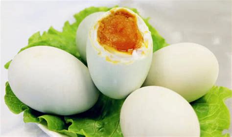 咸鴨蛋的功效與危害,咸鴨蛋的副作用和危害縮略圖