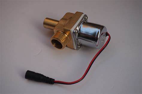 小便斗感應(yīng)器電磁閥維修(小便池感應(yīng)器不出水怎么維修)縮略圖