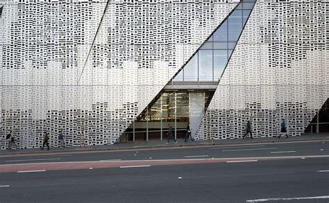 建筑幕墻板,建筑幕墻板吊裝機構有哪些縮略圖