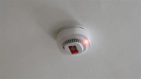 燃氣報警器綠燈一閃一閃正常嗎,燃氣報警器正常狀態(tài)的燈縮略圖