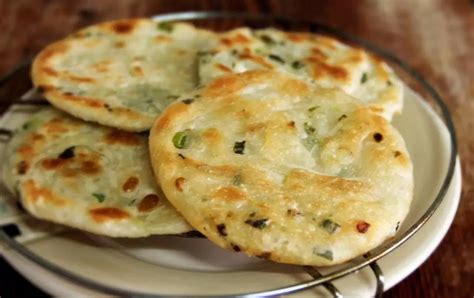 蔥油餅的做法和配方,蔥油餅的做法和配方 酥脆蓬松縮略圖