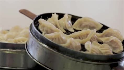 蒸餃的做法視頻全過程(蒸餃的做法視頻全過程教程)縮略圖