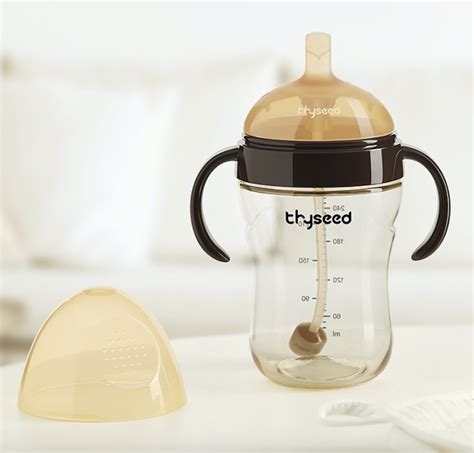 吸管奶瓶(吸管奶瓶適合多大寶寶)縮略圖