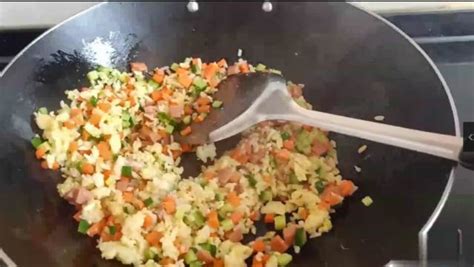 炒米飯(炒米飯怎么炒才好吃)縮略圖