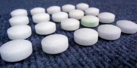 樟腦丸能防蟑螂嗎,樟腦丸能防蟑螂嗎無毒縮略圖